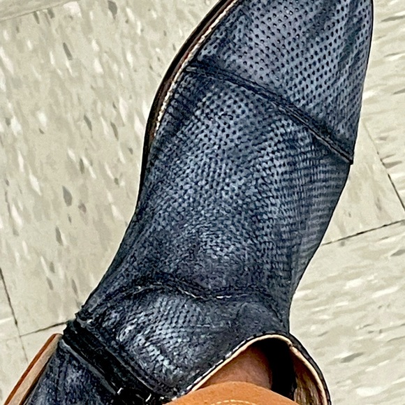 Shoes - Picture 2 of 16